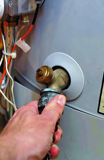 https://inglewoodhotwater.com.au/uploads/2025/06/hot-water-servicing-21854.jpg